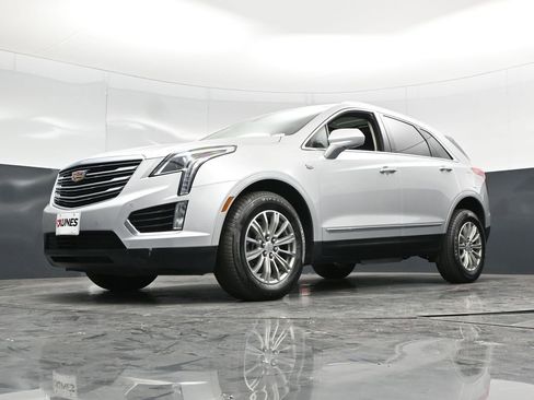 Used 2018 Cadillac XT5 Luxury w/ Driver Awareness Package AWD/4WD image 55
