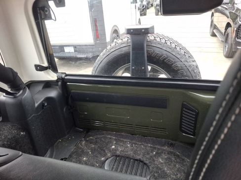Used 2015 Jeep Wrangler Unlimited Sahara w/ Connectivity Group AWD/4WD image 10