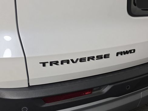 Used 2025 Chevrolet Traverse Z71 AWD/4WD image 11