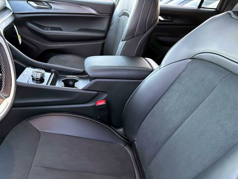 New 2025 Jeep Grand Cherokee 4WD image 10