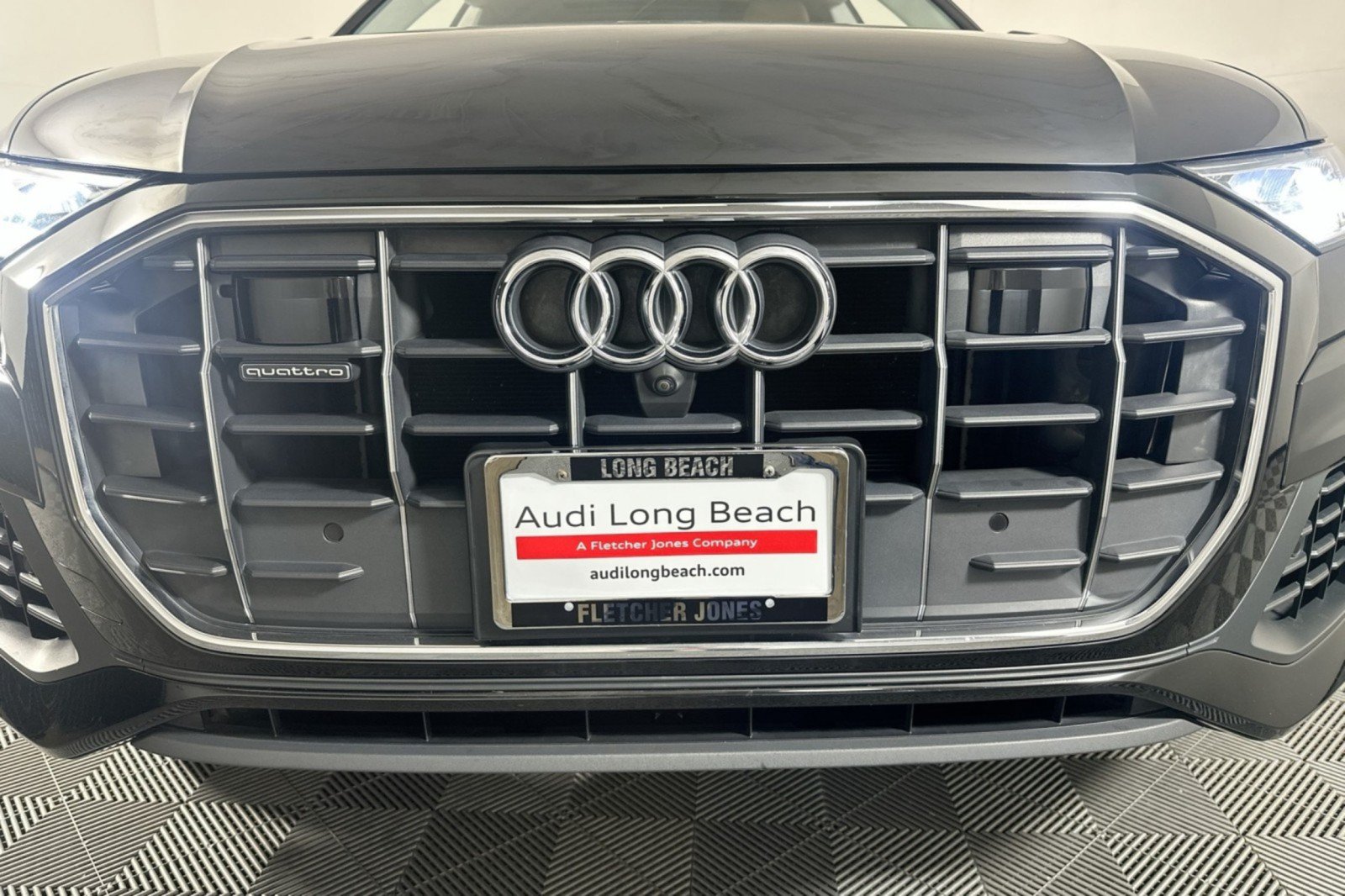 Used 2019 Audi Q8 Premium Plus w/ Premium Plus AWD/4WD image 14