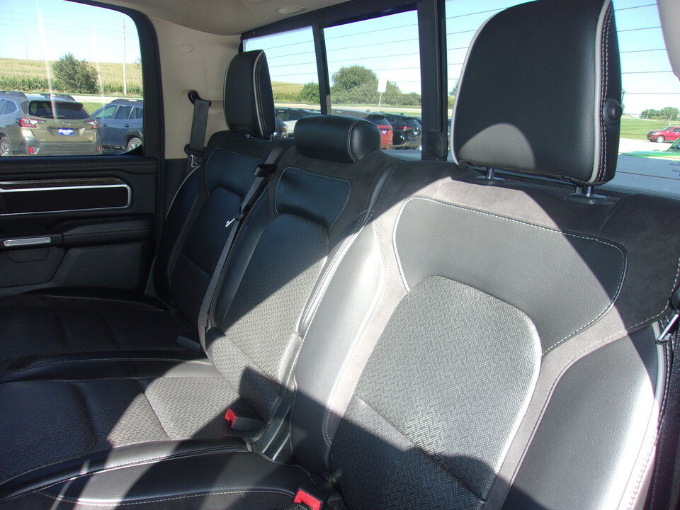 Used 2019 RAM 1500 Laramie AWD/4WD image 18