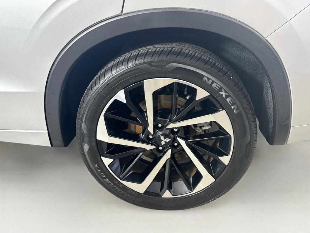 Used 2024 Mitsubishi Outlander SEL FWD image 32