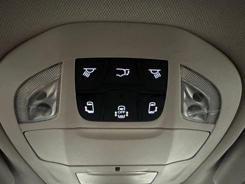 Used 2020 Chrysler Pacifica Touring-L FWD image 40