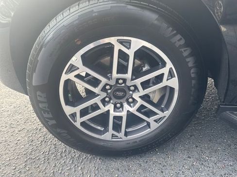 Used 2025 Ford Expedition Active image 29