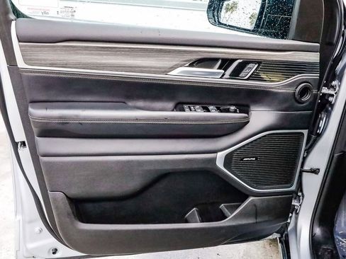 Used 2024 Jeep Wagoneer L Series II w/ Flexible Seating Group image 25