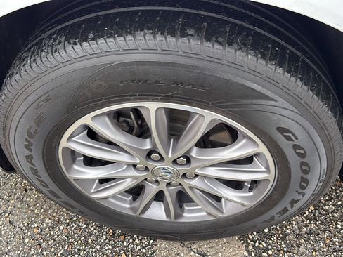 Used 2024 Buick Enclave Essence AWD/4WD image 12