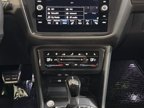 Certified 2023 Volkswagen Tiguan SEL R-Line AWD/4WD image 33