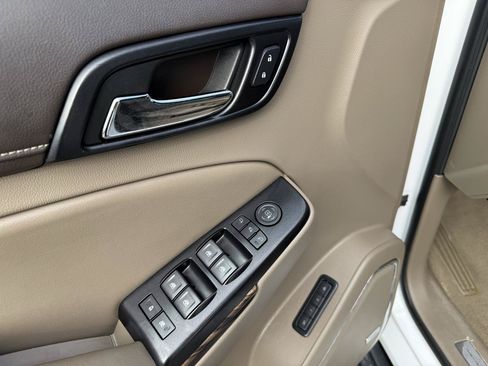 Used 2019 GMC Yukon XL SLT w/ Open Road Package AWD/4WD image 31