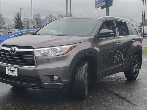 Used 2016 Toyota Highlander XLE image 6