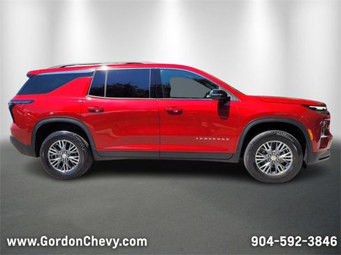 New 2025 Chevrolet Traverse LT image 8