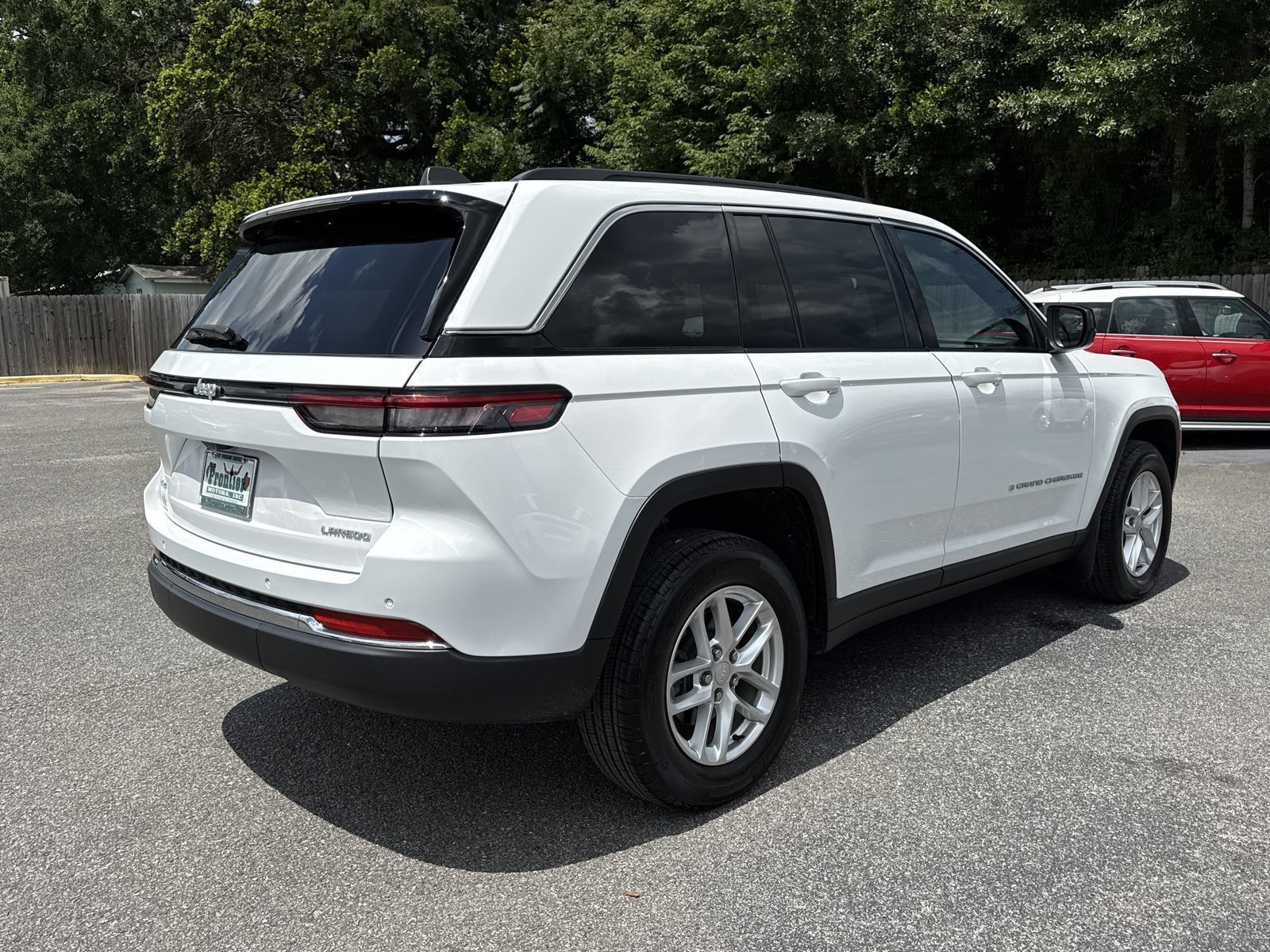 Used 2024 Jeep Grand Cherokee Laredo X w/ Luxury Tech Group I AWD/4WD image 5