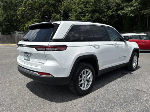 Used 2024 Jeep Grand Cherokee Laredo X w/ Luxury Tech Group I AWD/4WD image 5