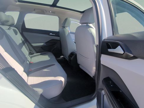 Used 2023 Volkswagen Taos SE w/ Panoramic Sunroof Package AWD/4WD image 19