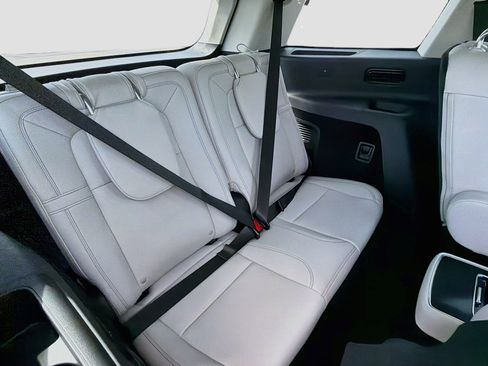 Certified 2025 Lincoln Aviator Reserve RWD image 28