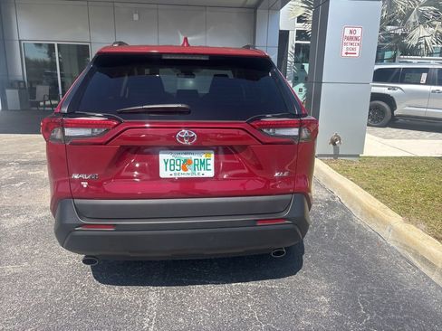 Used 2021 Toyota RAV4 XLE w/ Convenience Package image 8