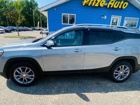 Used 2023 GMC Terrain SLT AWD/4WD image 2