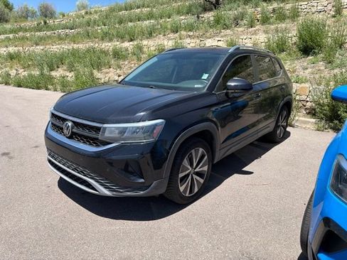 Used 2022 Volkswagen Taos SE AWD/4WD image 2