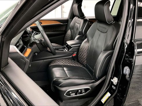 Used 2023 Jeep Grand Cherokee L Summit AWD/4WD image 24