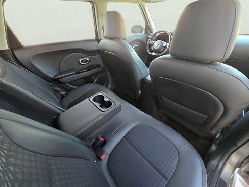 Used 2018 Kia Soul ! FWD image 25