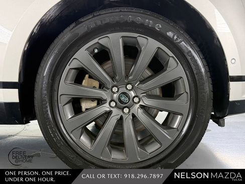 Used 2018 Land Rover Range Rover Velar R-Dynamic SE AWD/4WD image 17