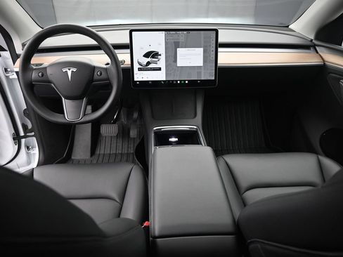 Used 2023 Tesla Model Y Long Range AWD/4WD image 18