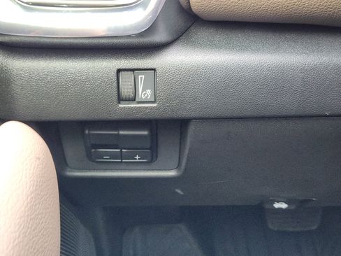 Certified 2025 GMC Canyon Denali image 22