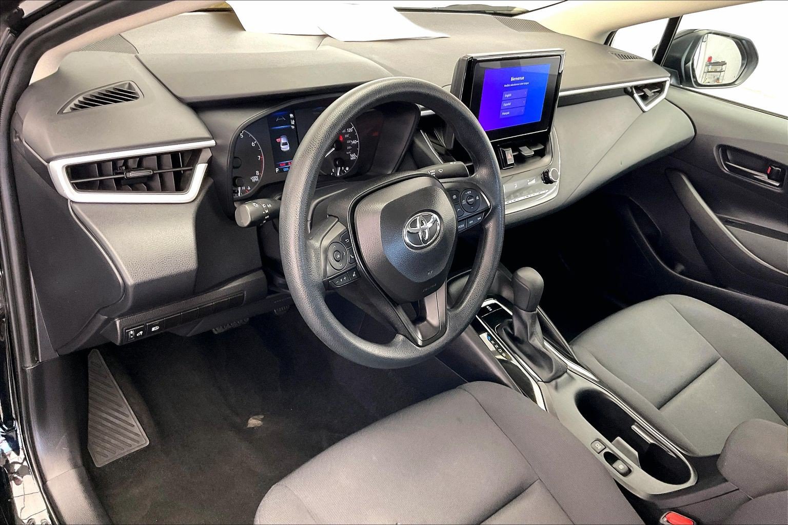 Used 2025 Toyota Corolla LE FWD image 14