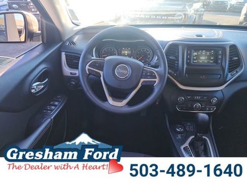 Used 2015 Jeep Cherokee Latitude image 17