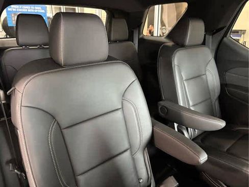 Used 2023 Chevrolet Traverse LT image 33