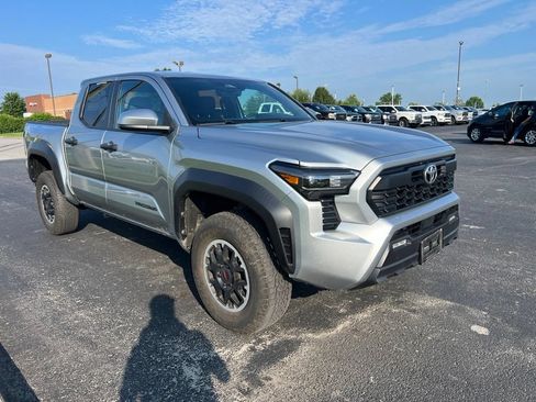 Used 2024 Toyota Tacoma TRD Off-Road AWD/4WD image 2