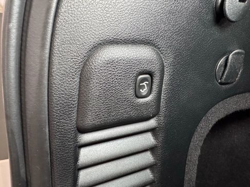 Used 2018 Jeep Grand Cherokee Limited image 37