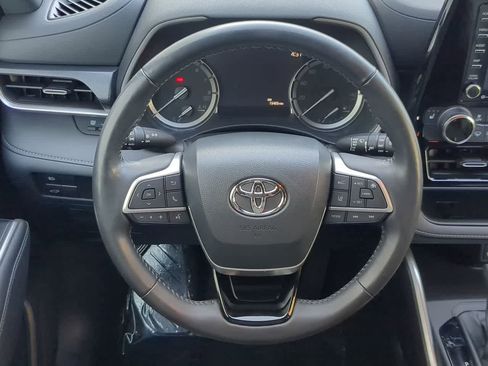 Used 2022 Toyota Highlander XSE image 25