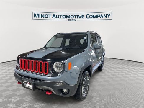 Used 2017 Jeep Renegade Trailhawk w/ Popular Equipment Group AWD/4WD image 4
