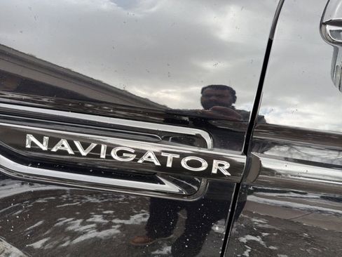 Used 2019 Lincoln Navigator Reserve image 4