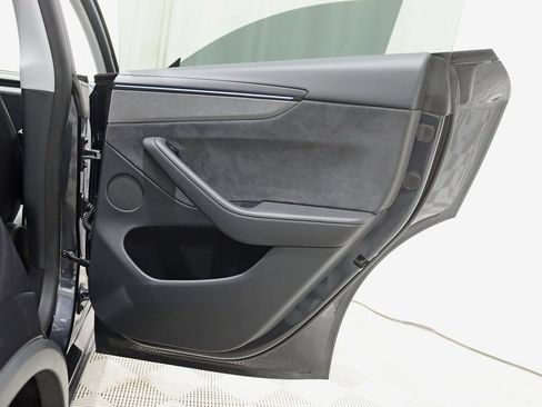 Used 2026 Tesla Model Y Long Range image 37