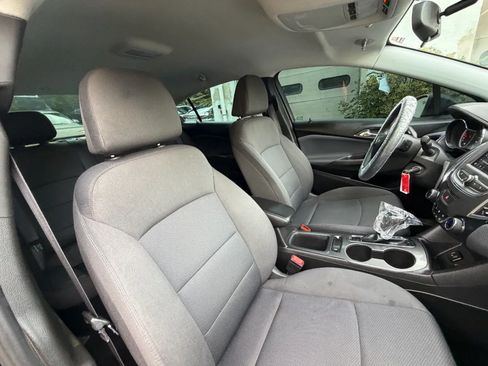 Used 2019 Chevrolet Cruze LT FWD image 37