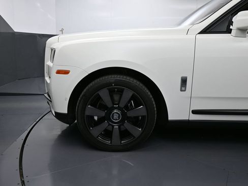 Certified 2022 Rolls-Royce Cullinan w/ Dark Exterior Package AWD/4WD image 12