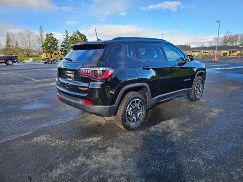 Used 2025 Jeep Compass Trailhawk image 20