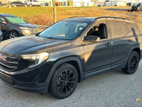 Used 2021 GMC Terrain SLE w/ Driver Convenience Package image 2