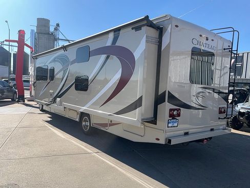 Used 2017 Ford E-450 and Econoline 450 Super Duty w/ Motorhome Prep Package RWD image 7