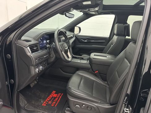 Used 2023 GMC Yukon Denali w/ Advanced Technology Package image 32