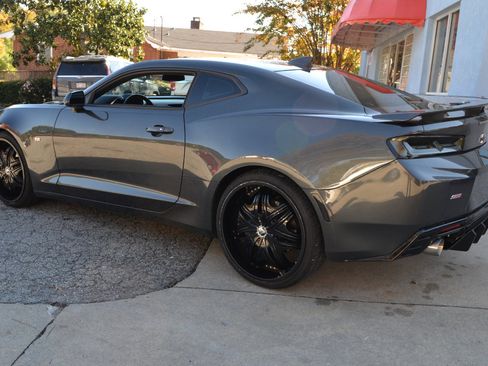 Used 2018 Chevrolet Camaro SS image 8