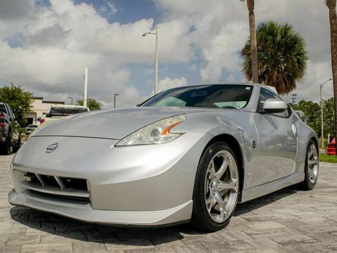 Used 2009 Nissan 370Z NISMO RWD image 3
