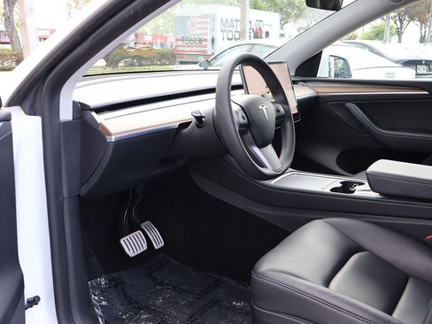 Used 2023 Tesla Model Y Performance image 26