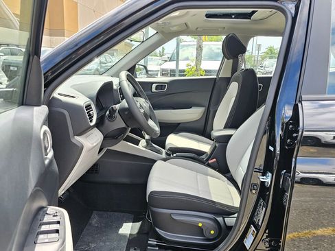 Used 2025 Hyundai Venue SEL image 14