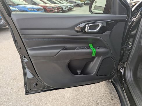 New 2026 Jeep Compass Latitude image 18