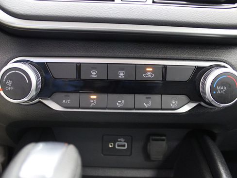 Used 2024 Nissan Altima 2.5 S FWD image 38