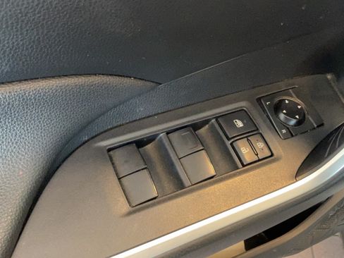 Used 2019 Toyota RAV4 XLE w/ Convenience Package FWD image 23
