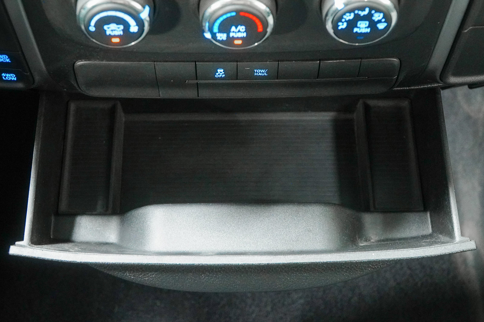 Used 2022 RAM 1500 Classic SLT AWD/4WD image 31